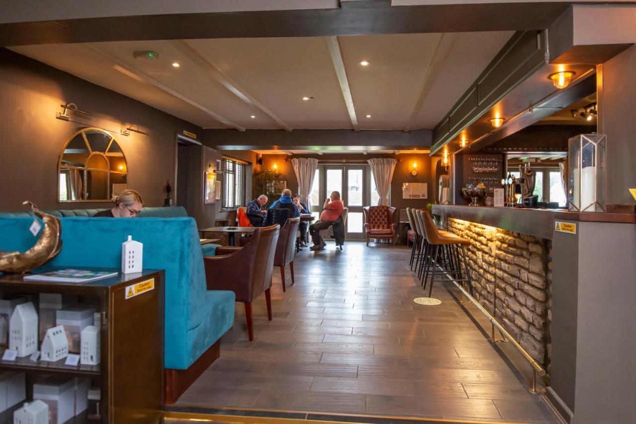 Pettifers Freehouse Hotel Crudwell Exterior photo