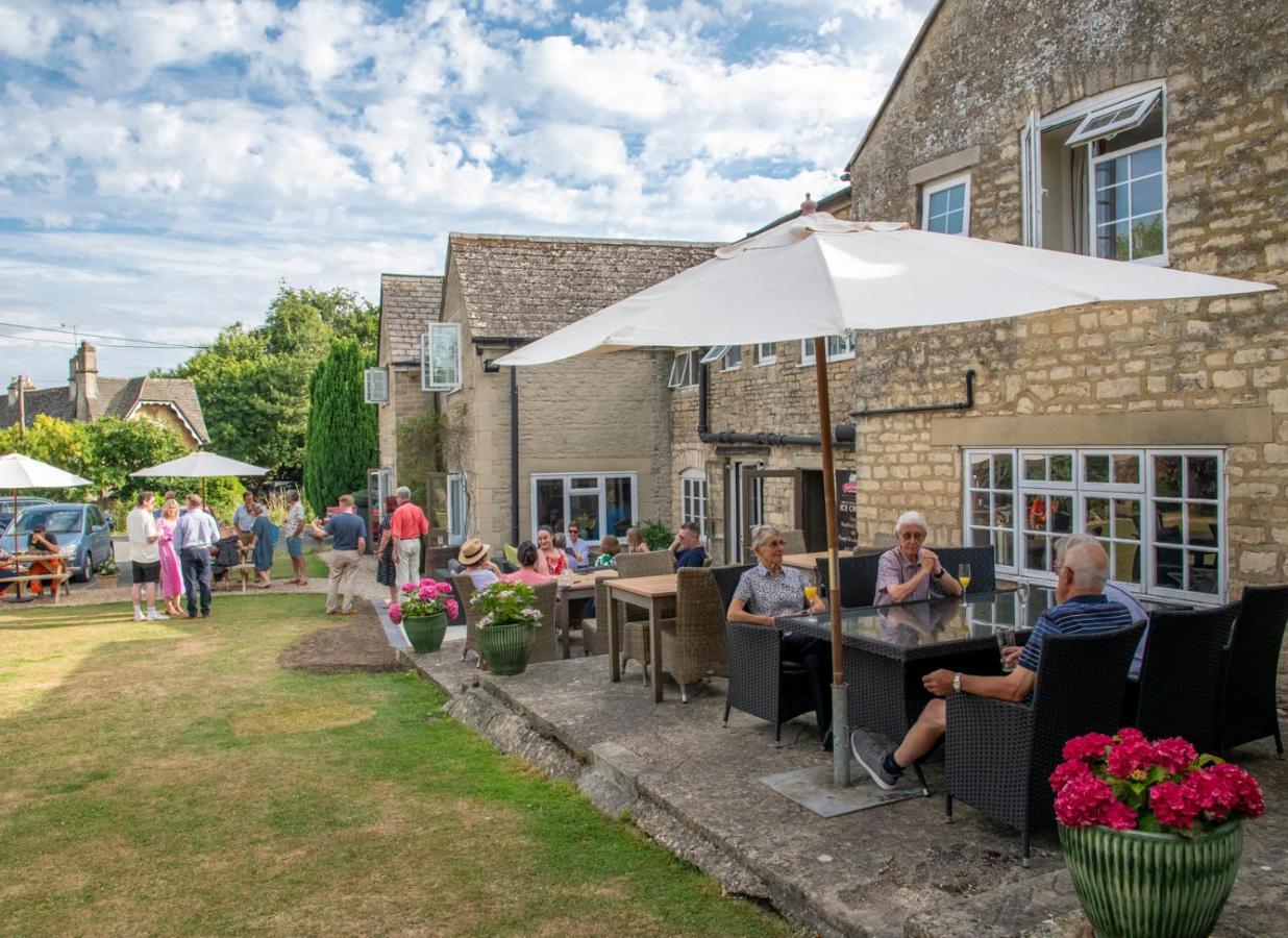 Pettifers Freehouse Hotel Crudwell Exterior photo